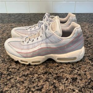 Women’s Nike Air Max 95 “Half Blue” Summit Size 8.5 EUC